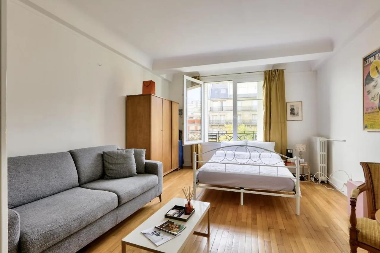 Bright Accommodation For 4 Near The Eiffel Tower Paris Daire
