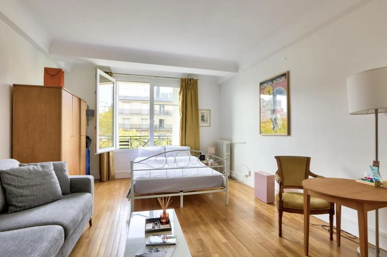 Bright Accommodation For 4 Near The Eiffel Tower location